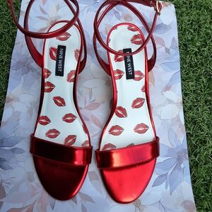 Nine West Anny Red Metallic Strappy Heels Gold Heel Sandals Size 8 NEW